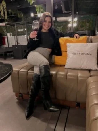 Jasmin Costa — 6 / 9