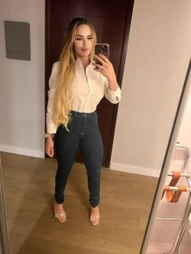 Clara Sanches — 8 / 9