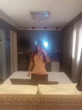 Laura Laides — 1 / 5