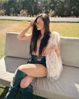 Victoria — 2 / 9