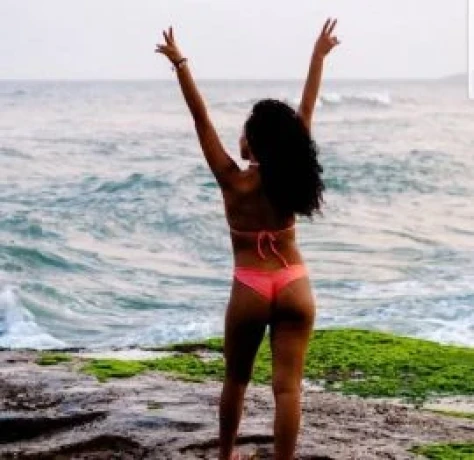 Amanda Farias — 4 / 5