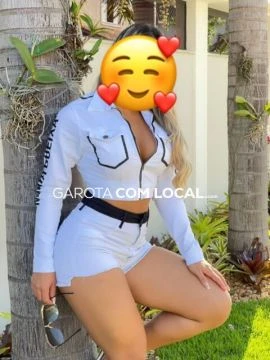Dani Medeiros — 4 / 5