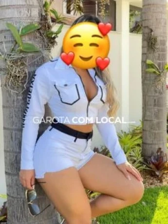 Dani Medeiros — 4 / 5