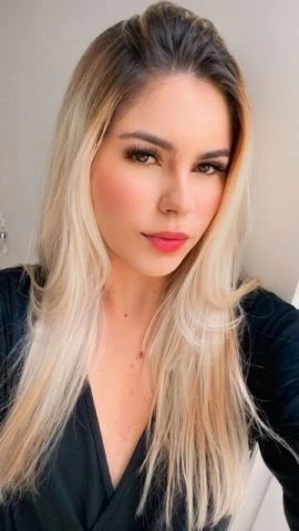 Laura Faria — 4 / 5
