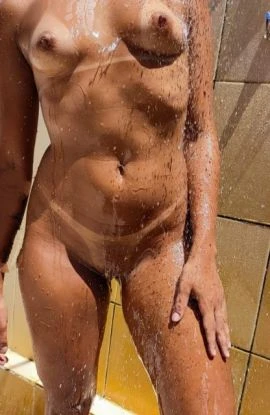 Luna Santos — 2 / 5