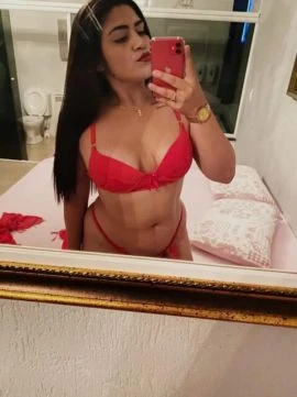 Thalia Fernandes — 5 / 7