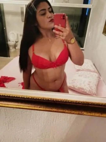 Thalia Fernandes — 5 / 7