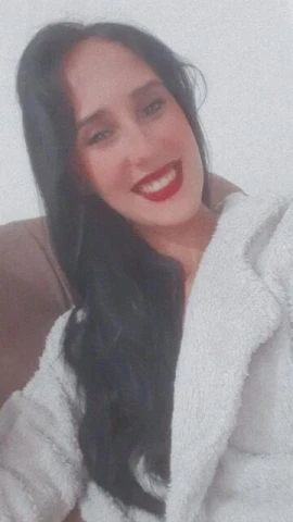 Jessica Almeida — 2 / 5