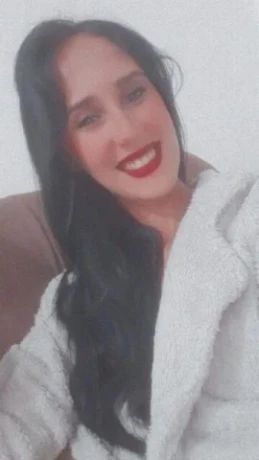 Jessica Almeida — 2 / 5