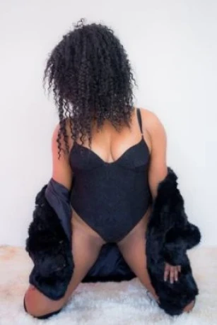 kemily kiara — 2 / 4