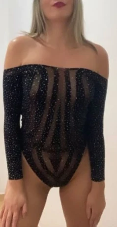 Izy Castelani — 6 / 7