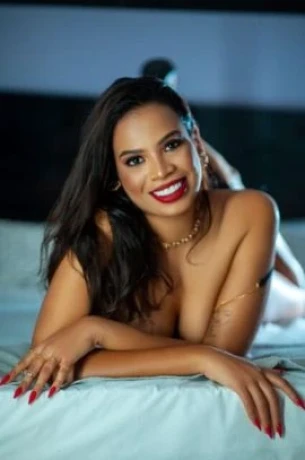 Agatha Perroni — 3 / 5