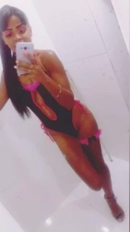 Índia Caroline — 2 / 9