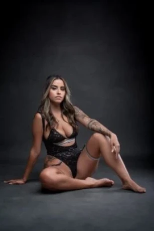 Laila Miller — 8 / 9