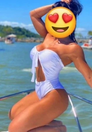 Paola Oliveira — 7 / 9