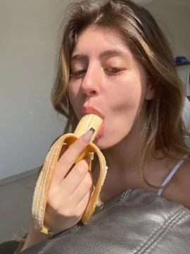 Lavínia Pellegrini — 7 / 9