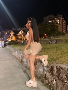 Nicole — 7 / 9