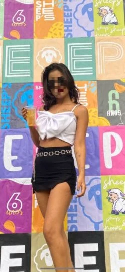 Esther Souza — 4 / 5