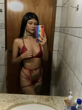 Isabella Vasconcelos — 4 / 5
