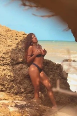 Pryscilla Azevedo — 8 / 9