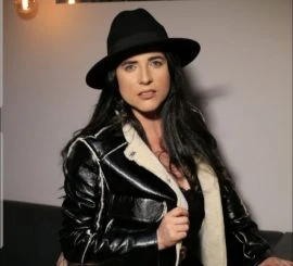 Maria Scarlett — 4 / 6
