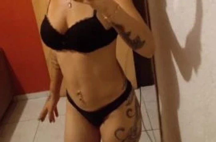 Alicia Souza — 3 / 4