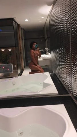Larissa Domingues — 2 / 6