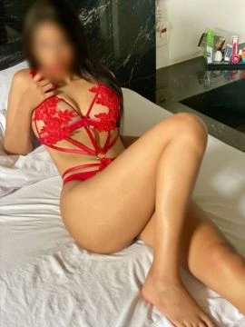 Bruna Scarlett — 4 / 5