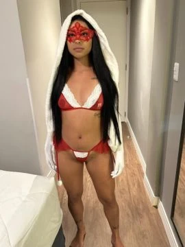 Stephany Santos — 3 / 5