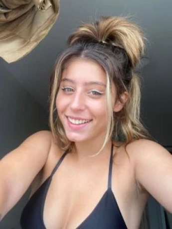 Lavínia Pellegrini — 6 / 9