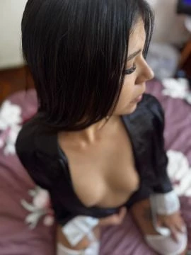 Emily — 2 / 9