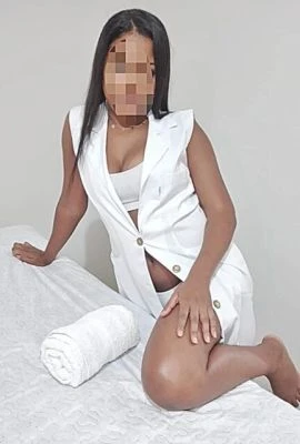 Letícia Barreto — 4 / 5