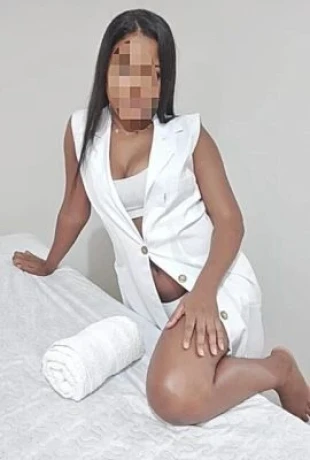 Letícia Barreto — 4 / 5