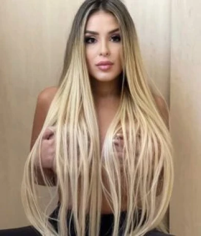 Lívia Andrade — 1 / 4