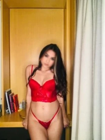 Caroline Mendes — 4 / 5