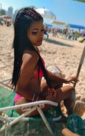 Índia Caroline — 8 / 9