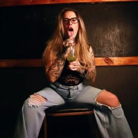 Bia Ferrari — 4 / 5
