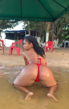 Luna Queiroz — 8 / 9