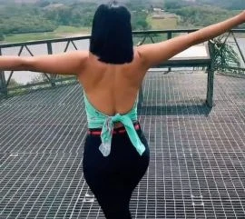 Helena Souza — 3 / 4