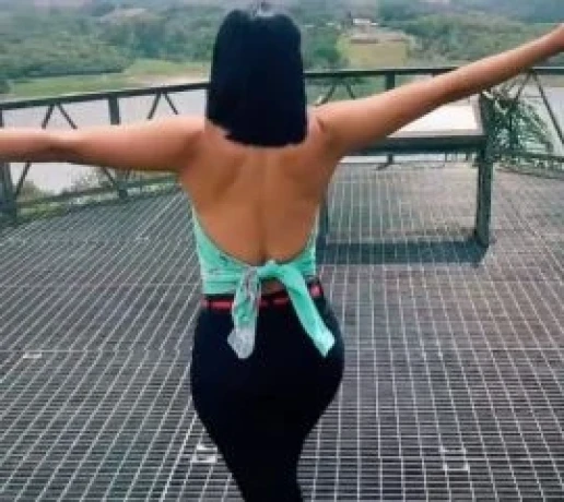 Helena Souza — 3 / 4