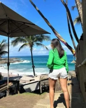 Sarah Andrade — 4 / 5