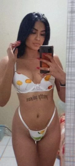 Julia Fernanda — 4 / 5
