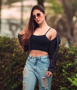 Júlia Alves — 6 / 7