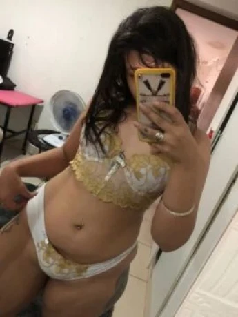 Karina Santos — 2 / 5