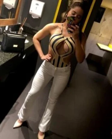 Thaís Oliveira — 2 / 4