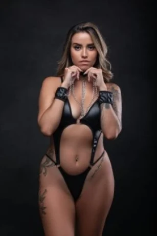 Laila Miller — 3 / 9