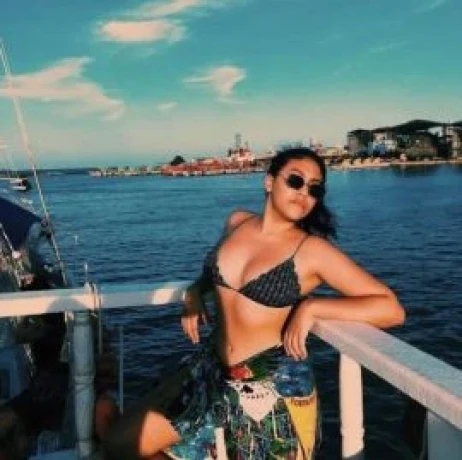 Yummi Oliveira — 3 / 5