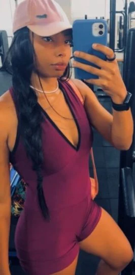 Ana Beatriz — 3 / 4