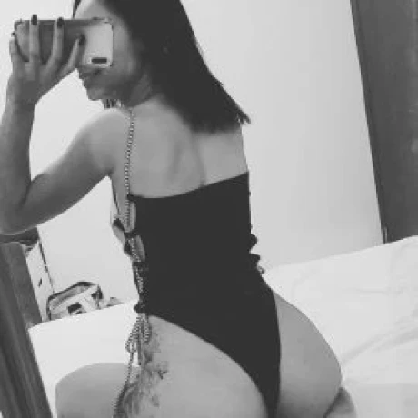 Mell Lisboa — 4 / 5