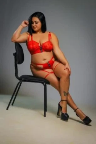 Bia Castro — 6 / 9